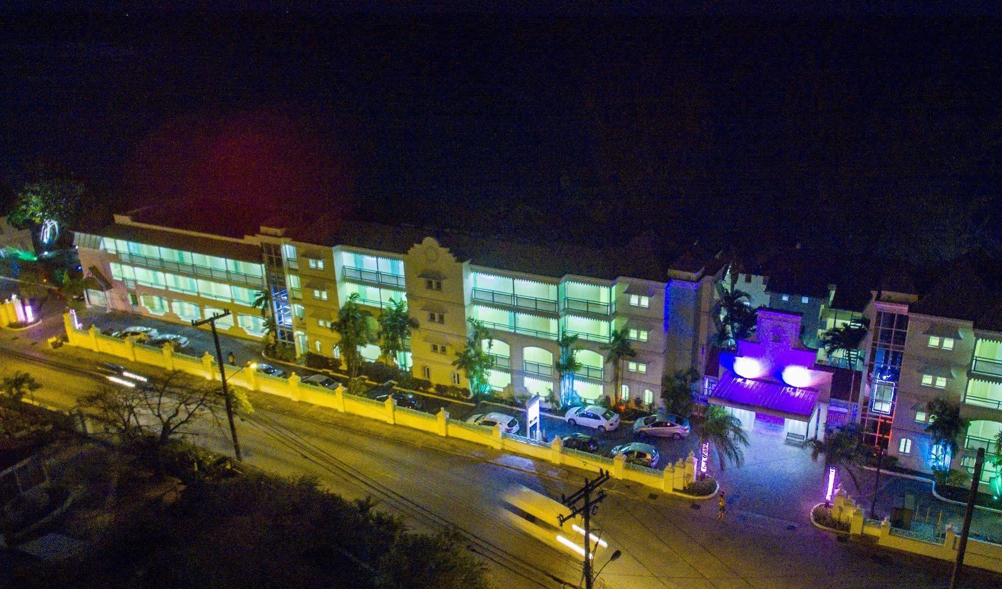 Coral Mist Beach Hotel Bridgetown Extérieur photo